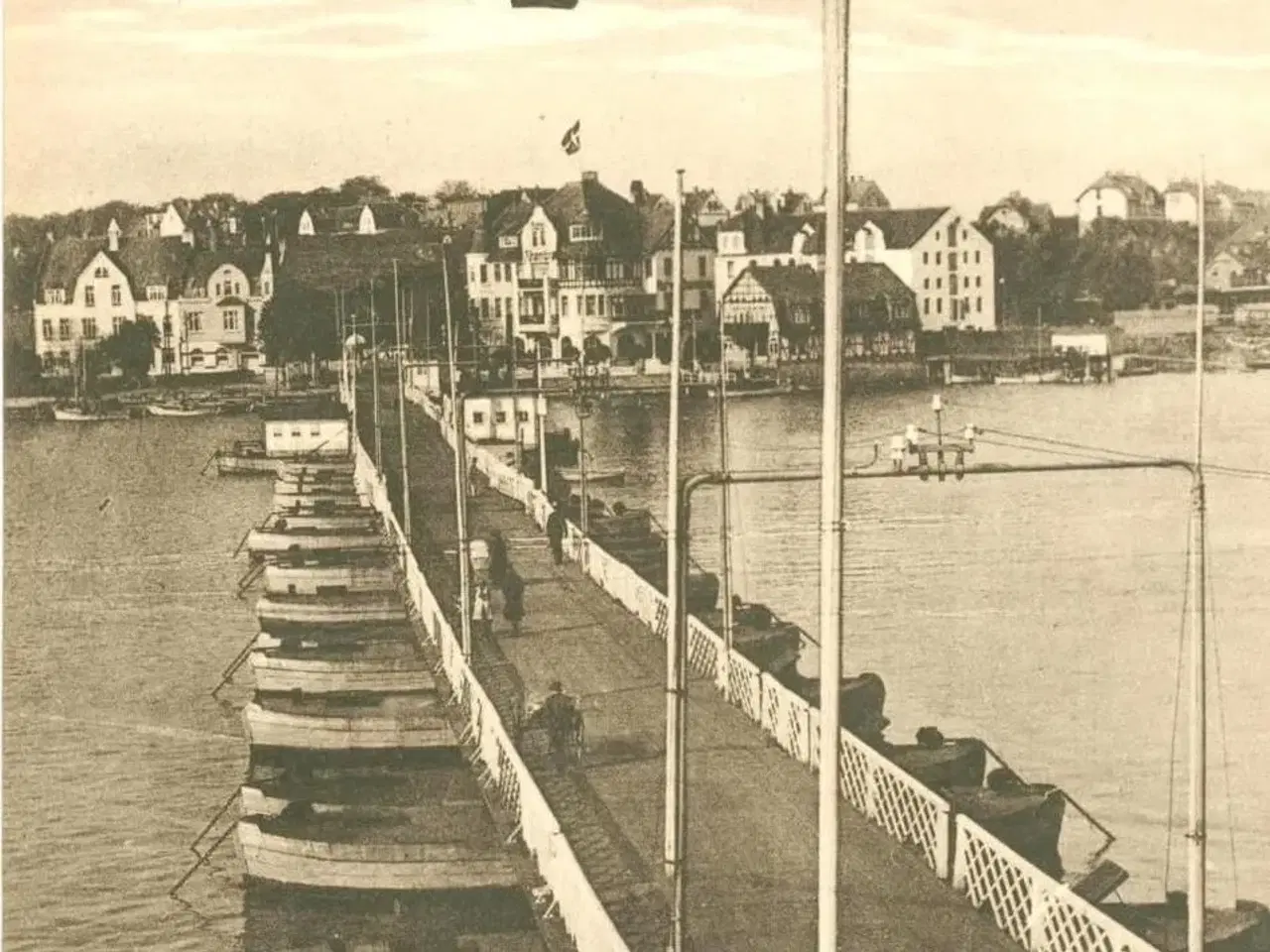 Billede 1 - Sønderborg, Pontonbroen og Hotel Alssund