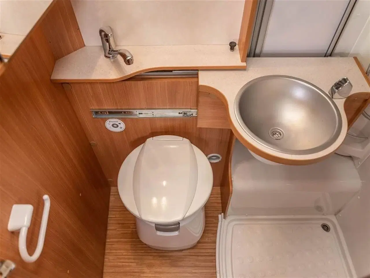 Billede 19 - 2012 - Knaus Sport 700 TI   Knaus 700 Sport – Veludstyret og klar til nye eventyr! Sælges til CVR