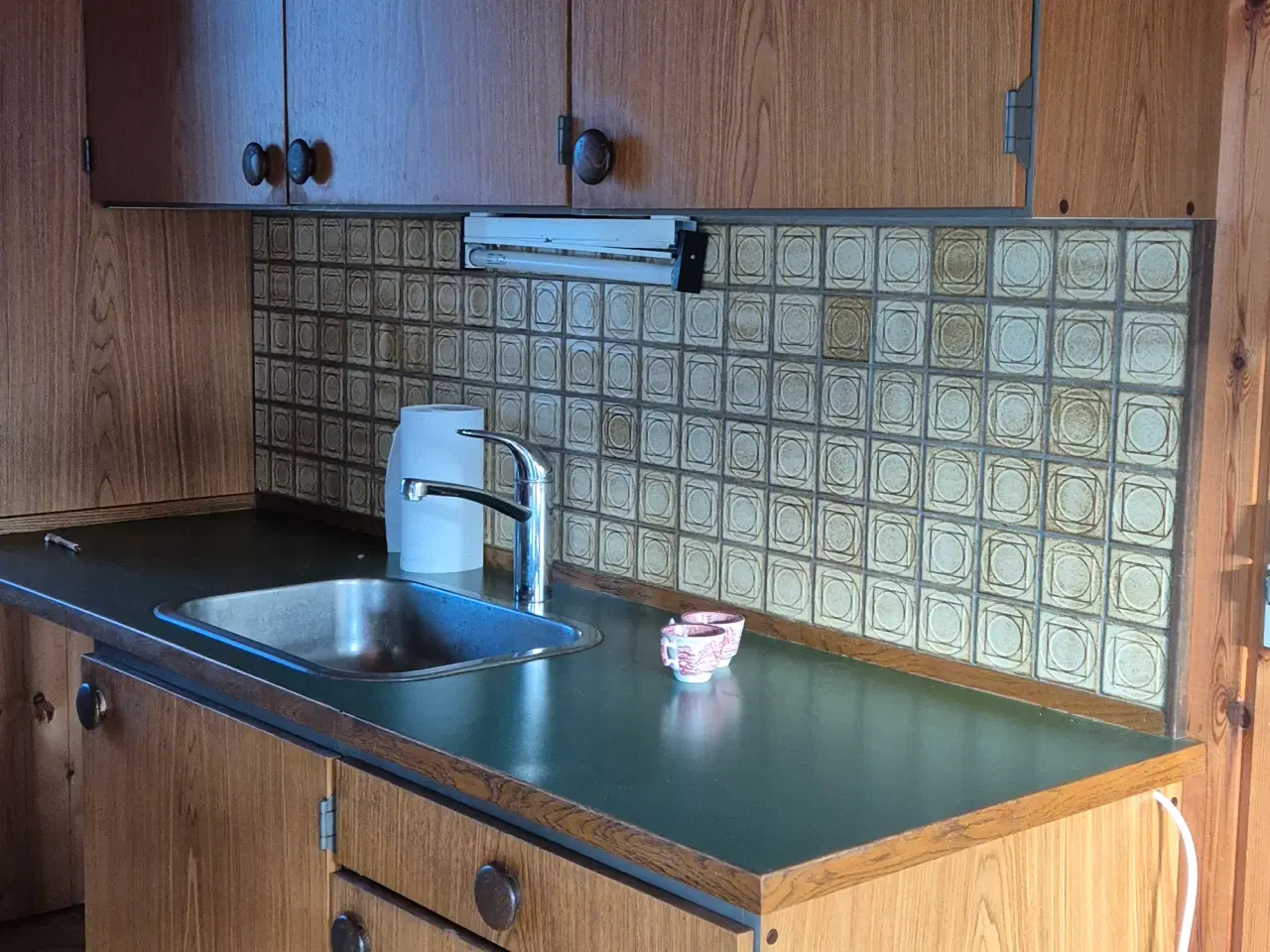 Billede 1 - Ældre skabe, vandvarmer og varmepumpe