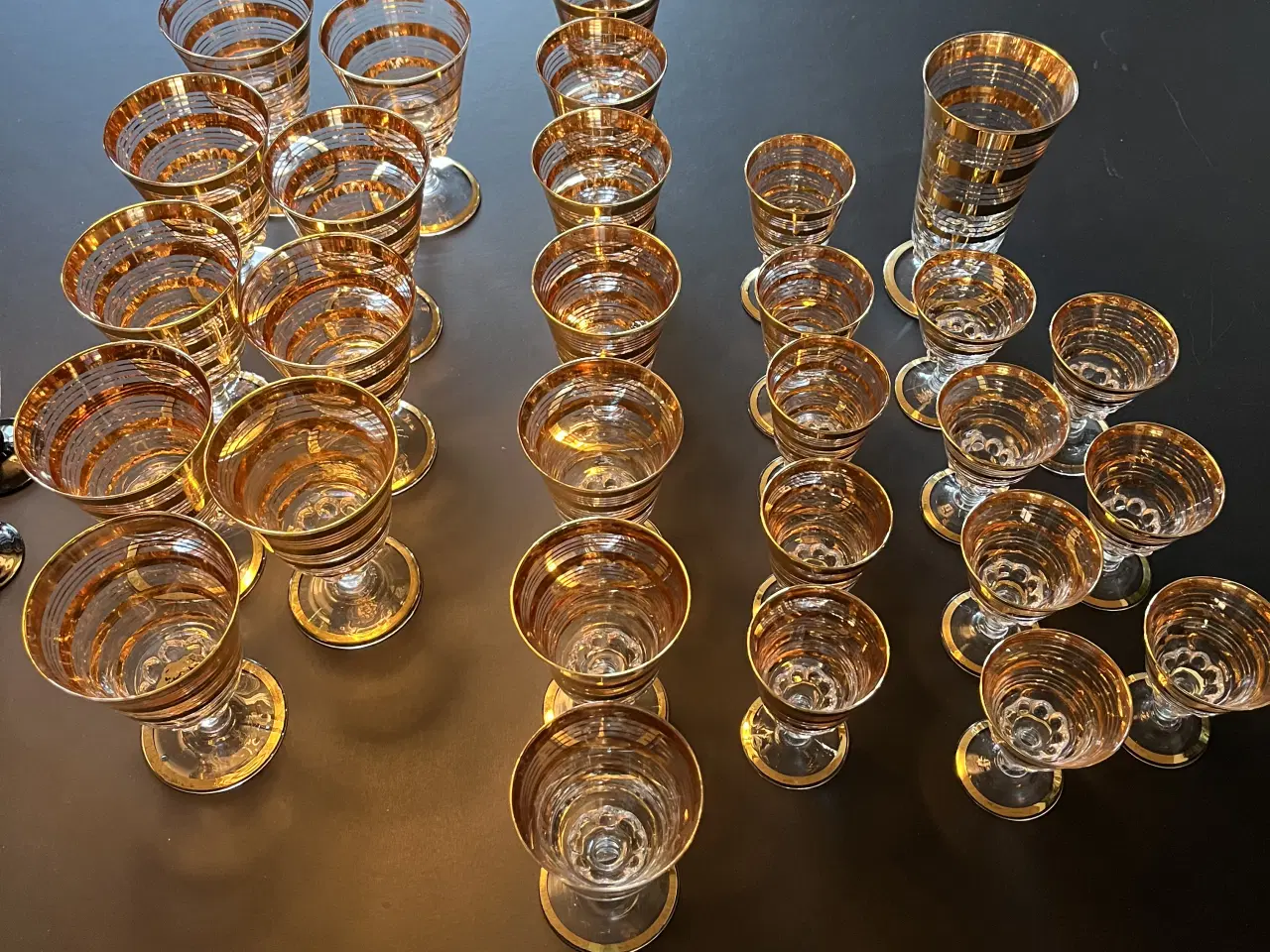 Billede 2 - Flotte glas med guldstriber