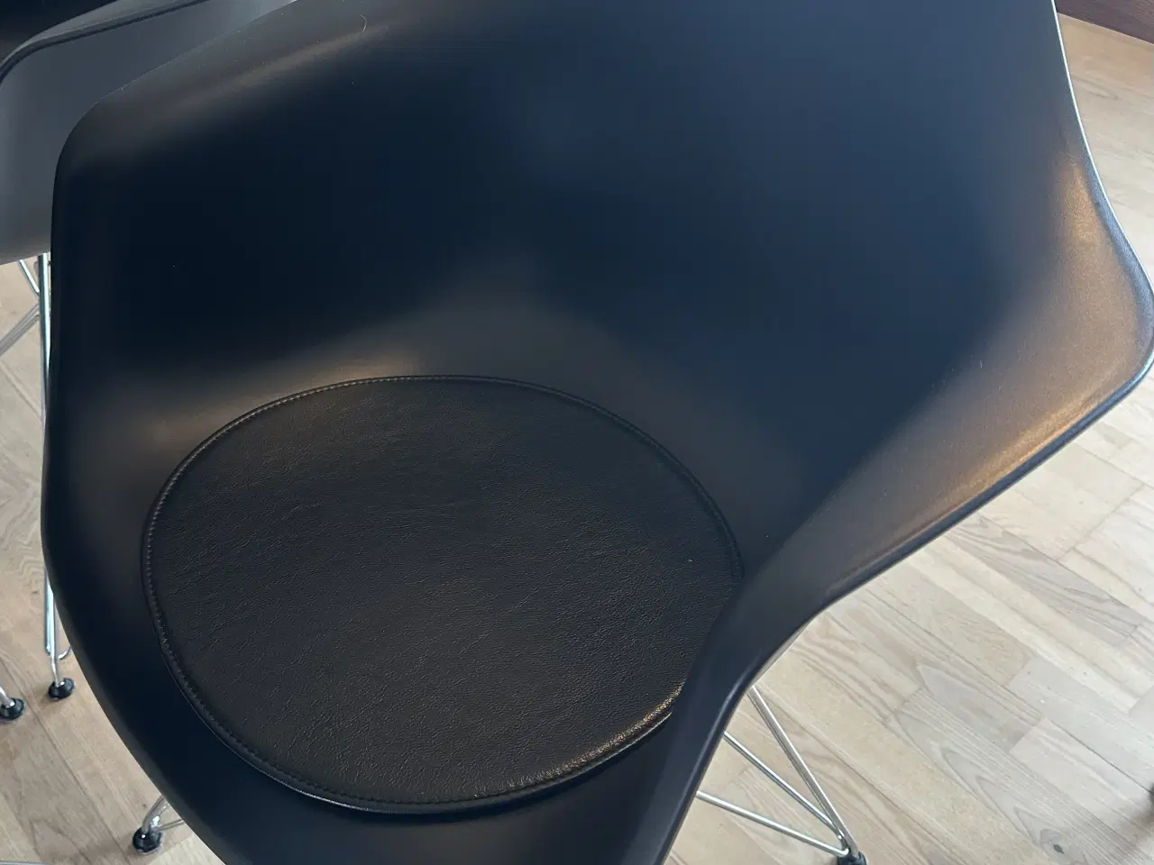 Billede 1 - Eames spisebordsstole med armlæn