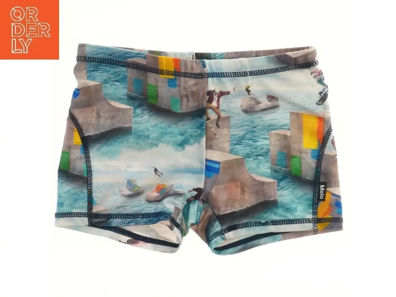 Billede 1 - Badebukser med skate- og vandsport grafik fra Molo (str. 122)