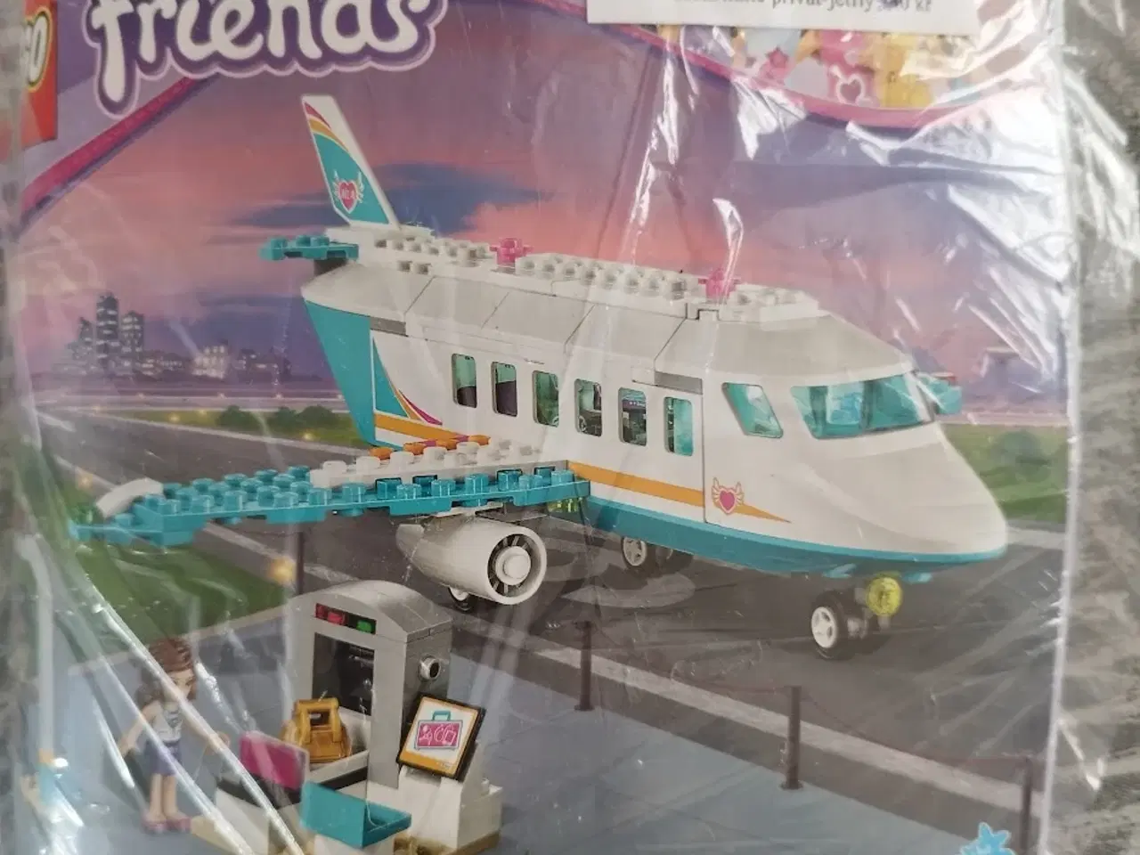 Billede 1 - 41100 Heartlake privat-jetfly