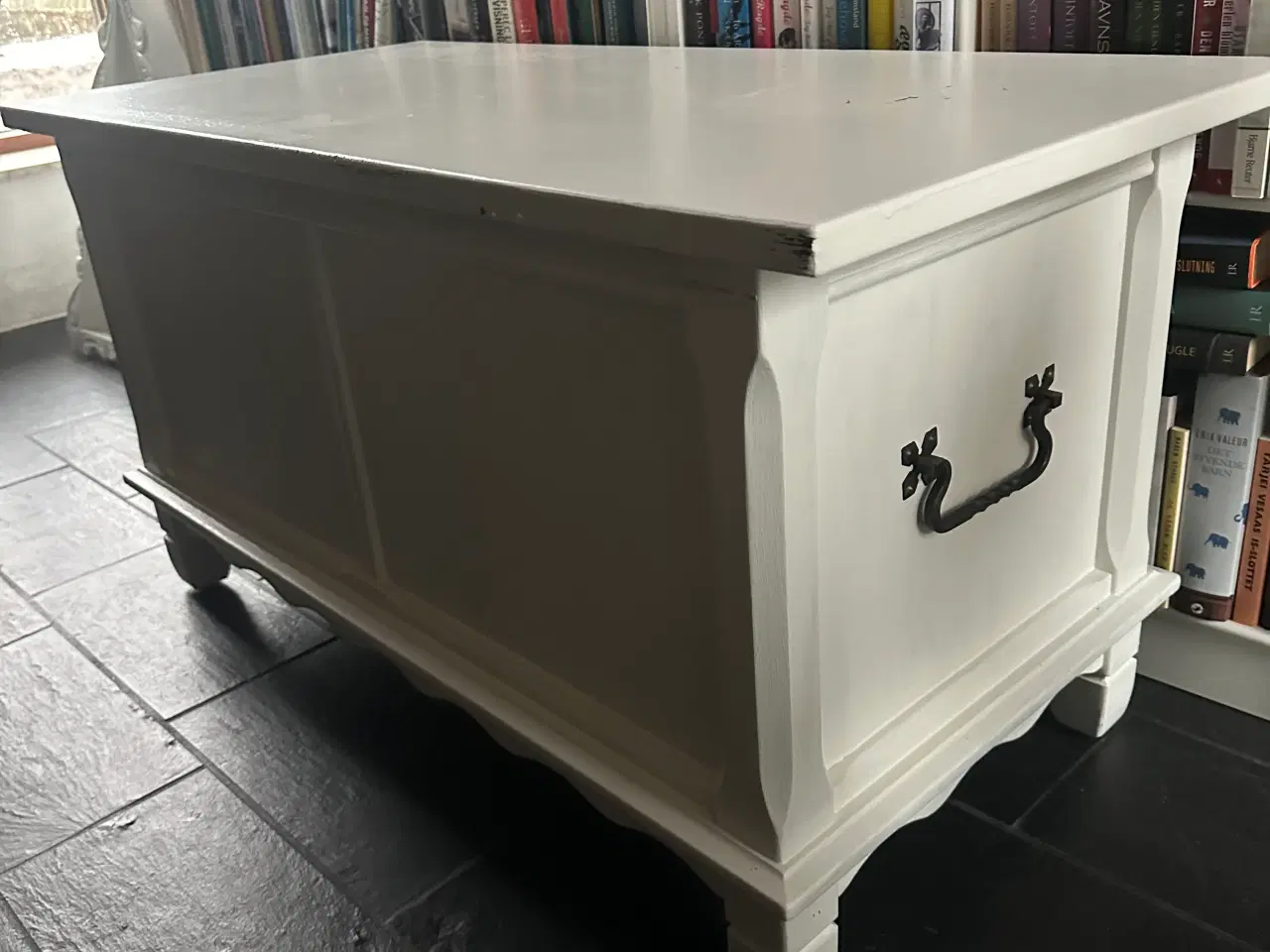 Billede 1 - Hvidmalet kiste