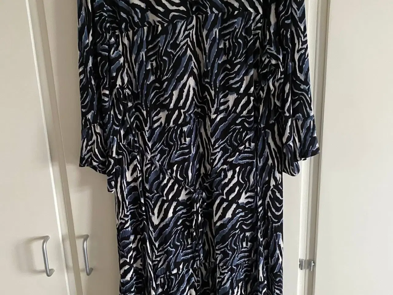 Billede 8 - Kjole, Zhenzi, str small (42/44)