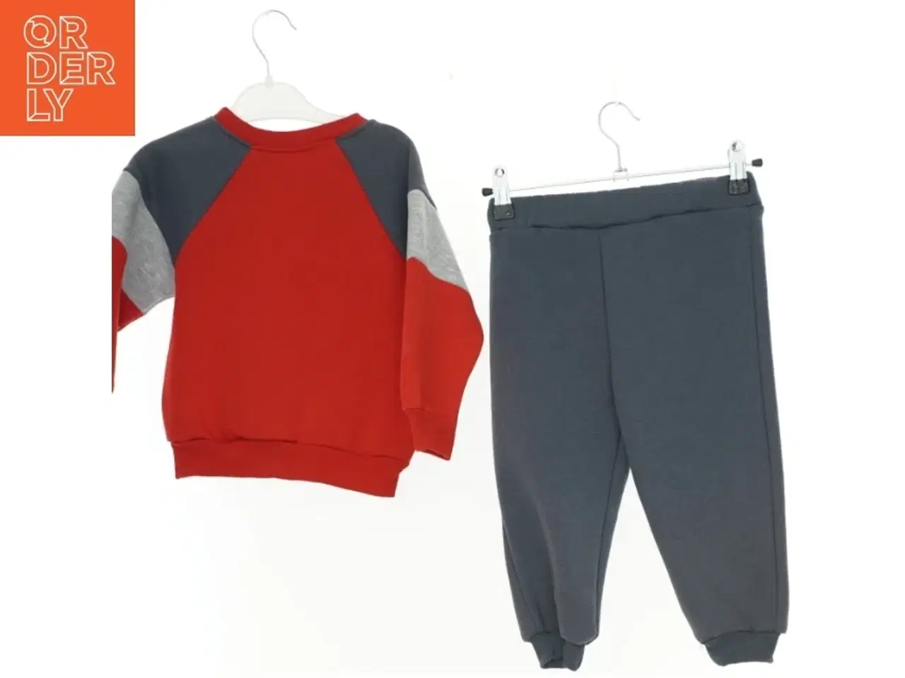 Billede 2 - sweatpants & sweatshirt (str. 98)