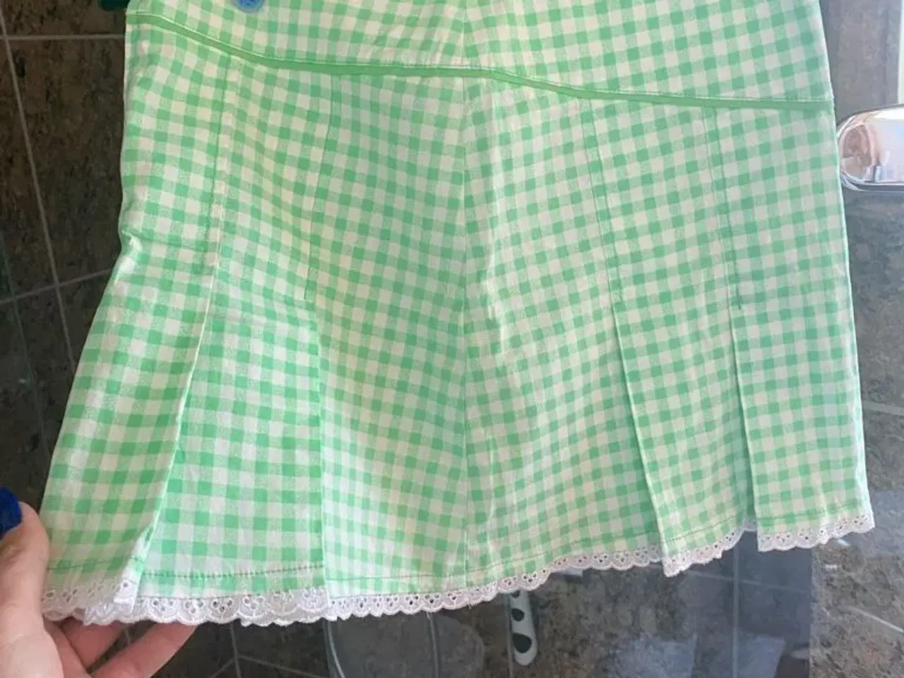 Billede 2 - Grøn nederdel fra Bik Bok str xs