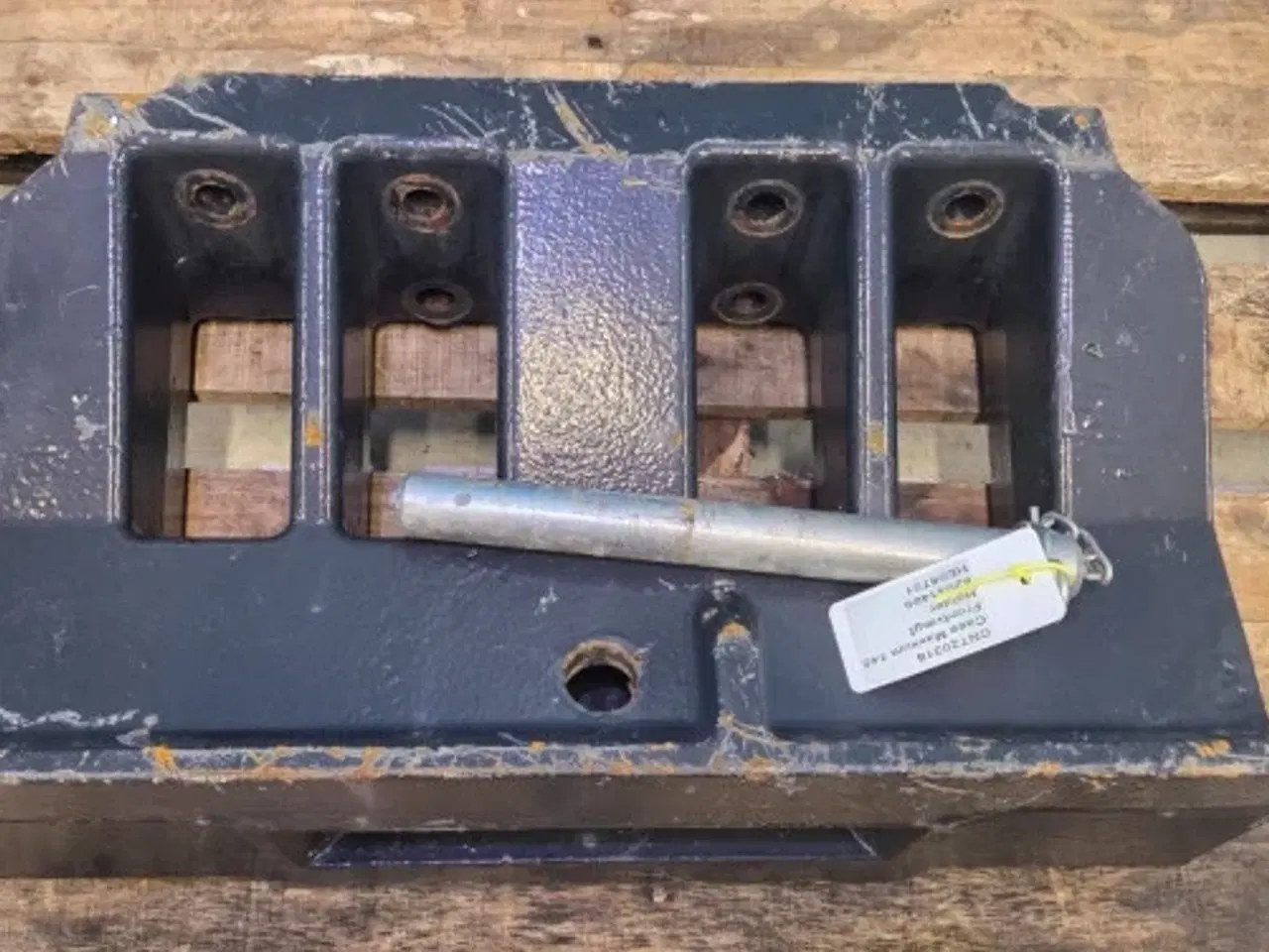 Billede 4 - Case Maxxum 145 Frontvægt Holder 82031499