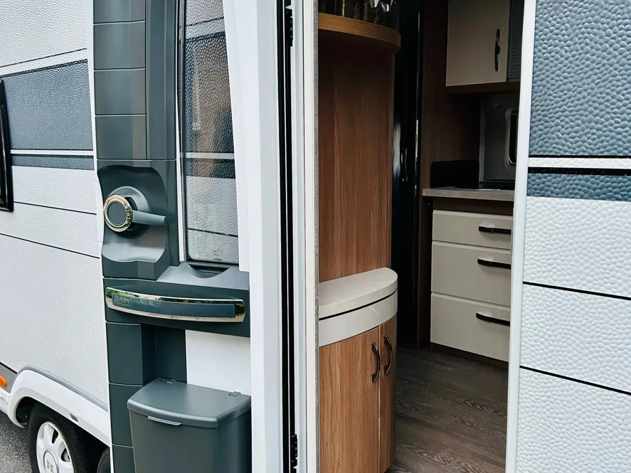 Billede 3 - LUKSUS-FAMILIEVOGN: Hobby De Luxe 650 KFU (2021) I