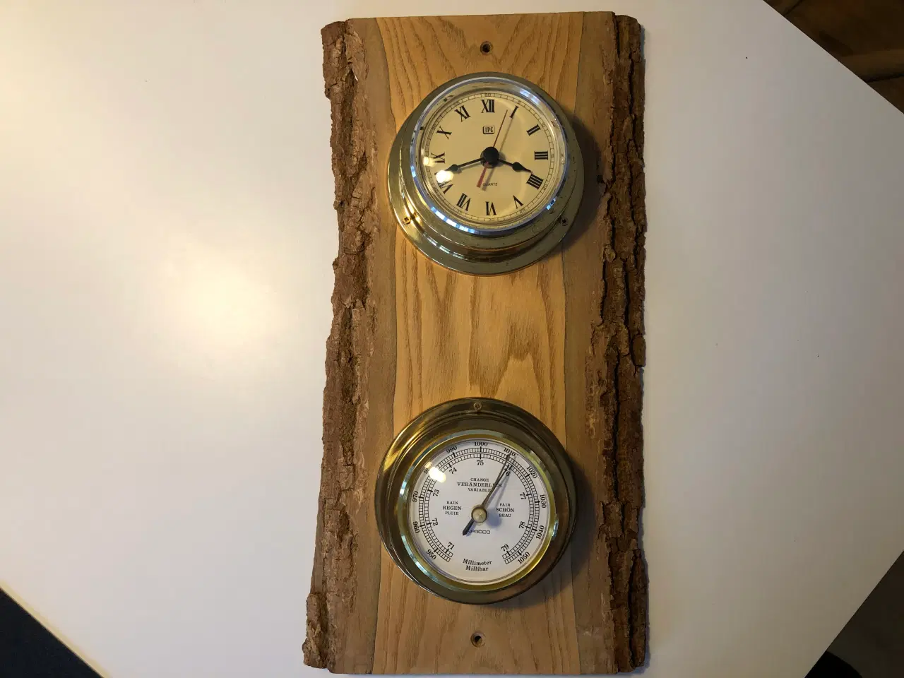 Billede 11 - Skibsur og barometer i messing på planke