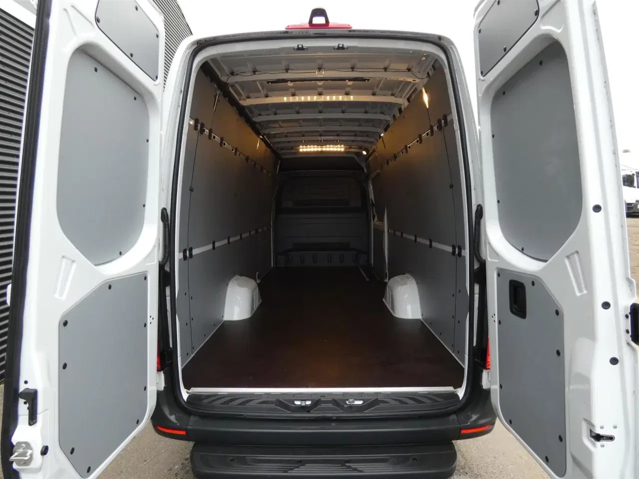 Billede 8 - Mercedes-Benz Sprinter 317 2,0 CDI A4 H2 RWD 9G-Tronic 170HK Van Aut.