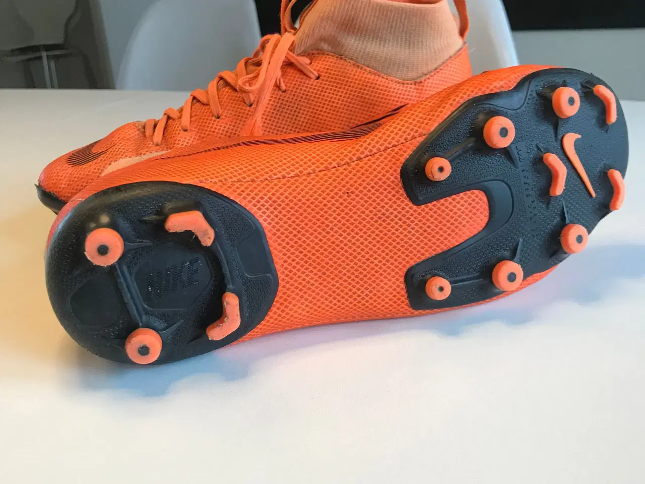Billede 3 - Orange Nike fodboldstøvler str 36,5