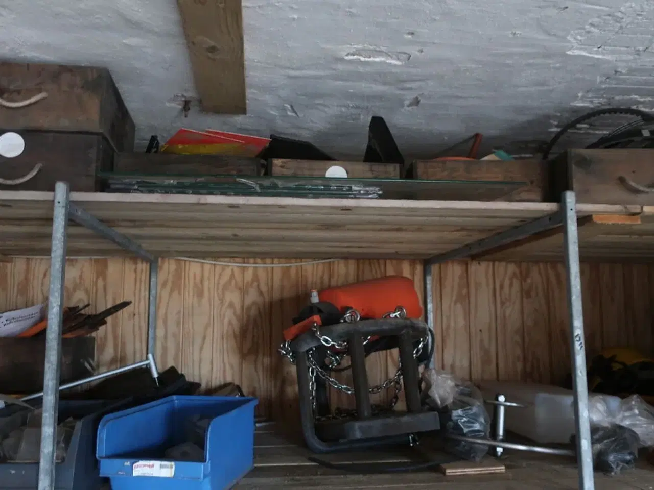 Billede 12 - Reol med div. Reservedele og varelager samt rullevogn med indhold m.m.