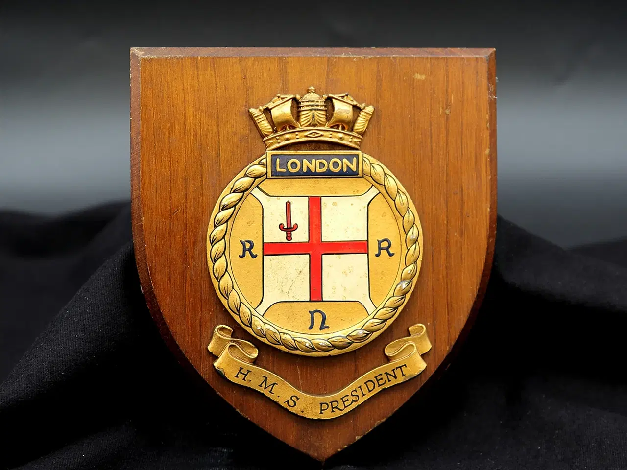 Billede 1 - HMS President Royal Navy skjold