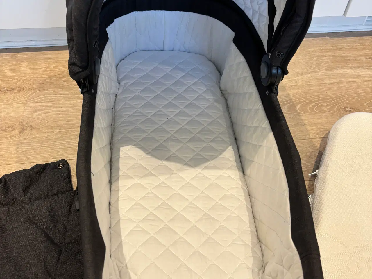 Billede 3 - Emmaljunga lift+ babydan madras