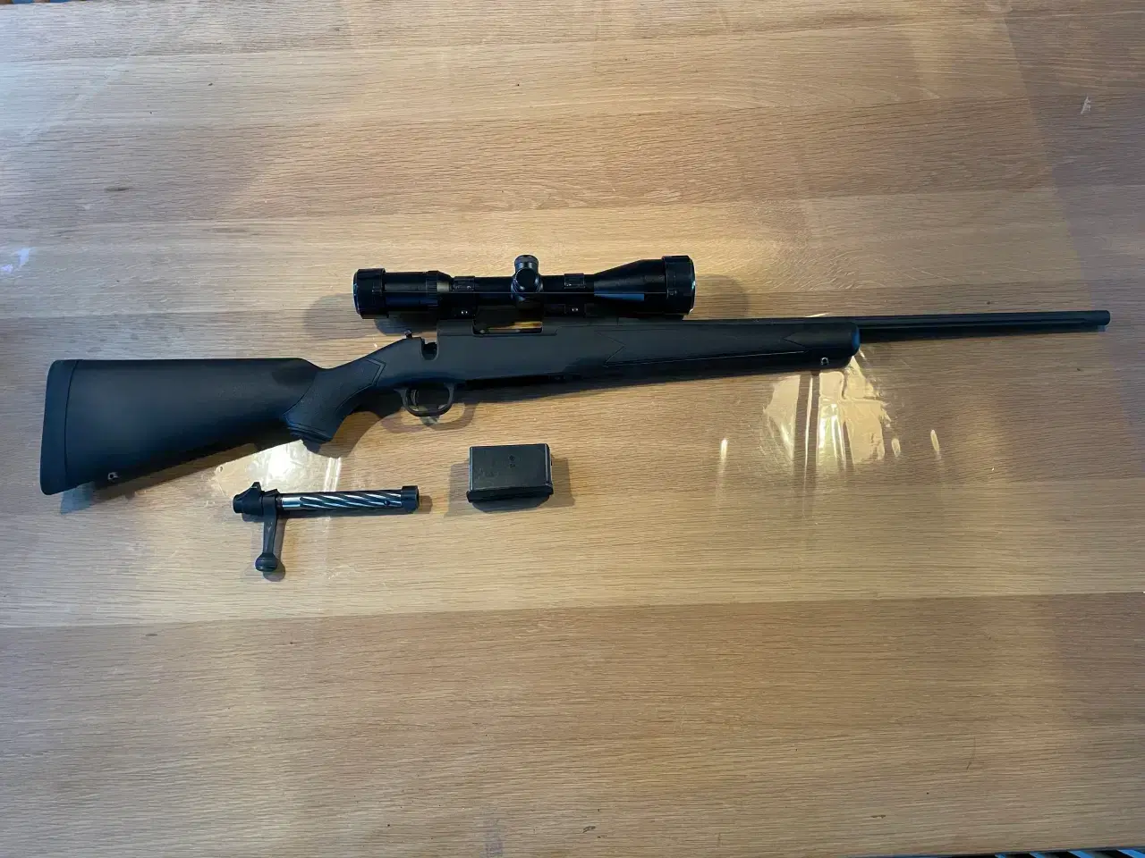 Billede 1 - Jagtriffel, Mossberg 308 WIN Inkl. kikkert.