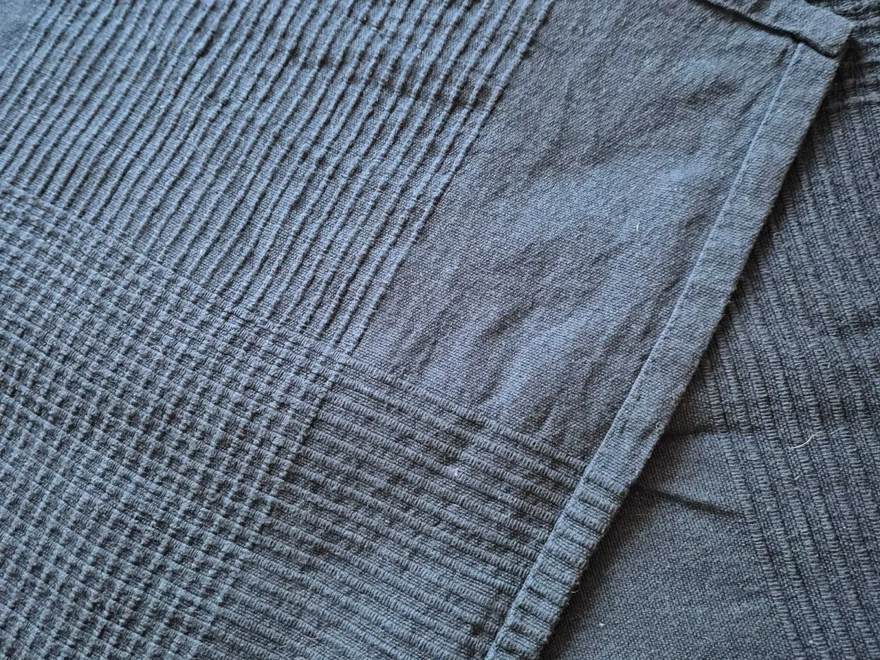 Billede 2 - Sort sengetæppe i bomuld