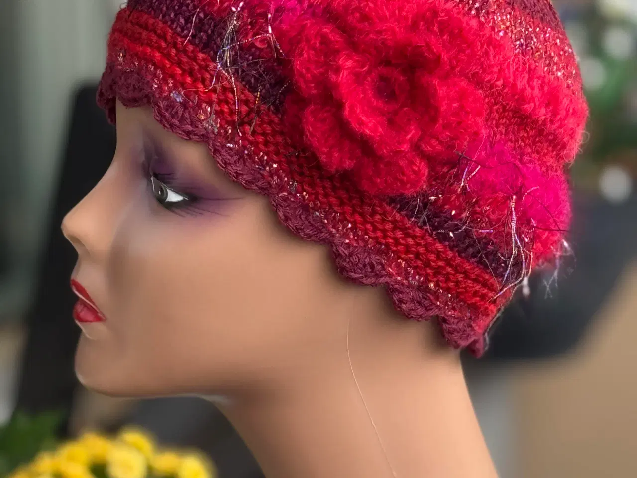 Billede 16 - Unikke huer, skabt af restegarn og fantasi