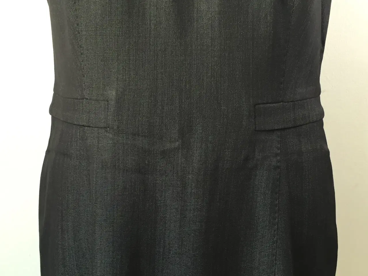 Billede 3 - Hugo Boss, elegant kjole, str 42