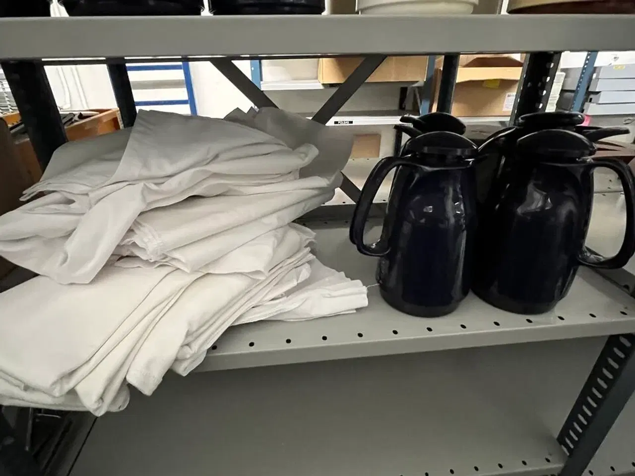 Billede 4 - Tøm Reol - inden kl. 12 (2 fag) Termokander, Gastronorm bakker m.m.