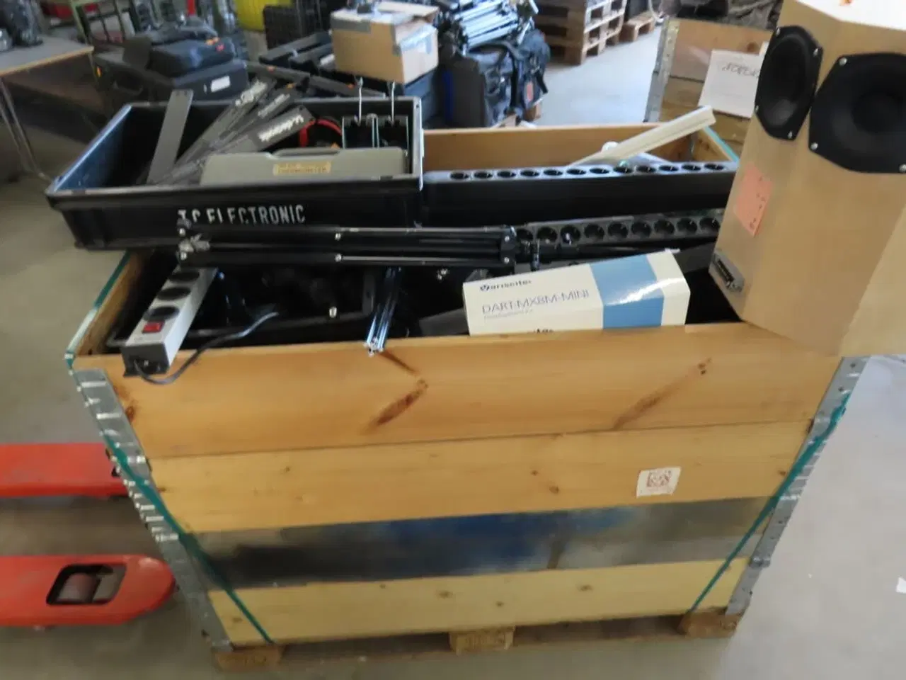 Billede 3 - Palle med rester fra TC ELECTRONIC