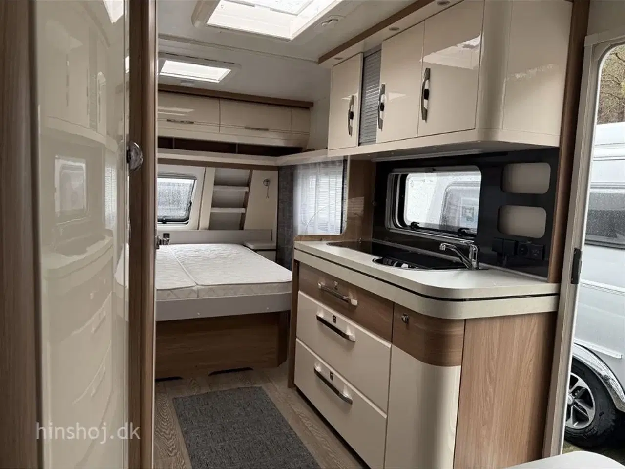 Billede 4 - 2022 - Hobby Excellent 540 UFF   Dejlig vogn med rundsidegruppe og fritstående dobbeltseng fra Hinshøj Caravan