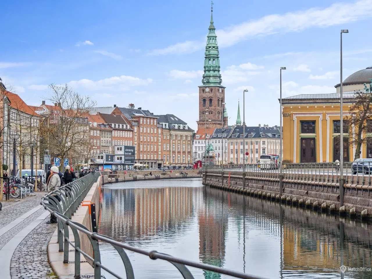 Billede 1 - Herskabeligt kontorlejemål med fantastisk udsigt til Frederiksholms Kanal og Christiansborg Slot.