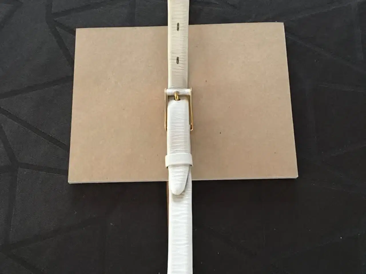 Billede 1 - Hvid livrem/bælte, "Boots ´n bacs" - 87cm