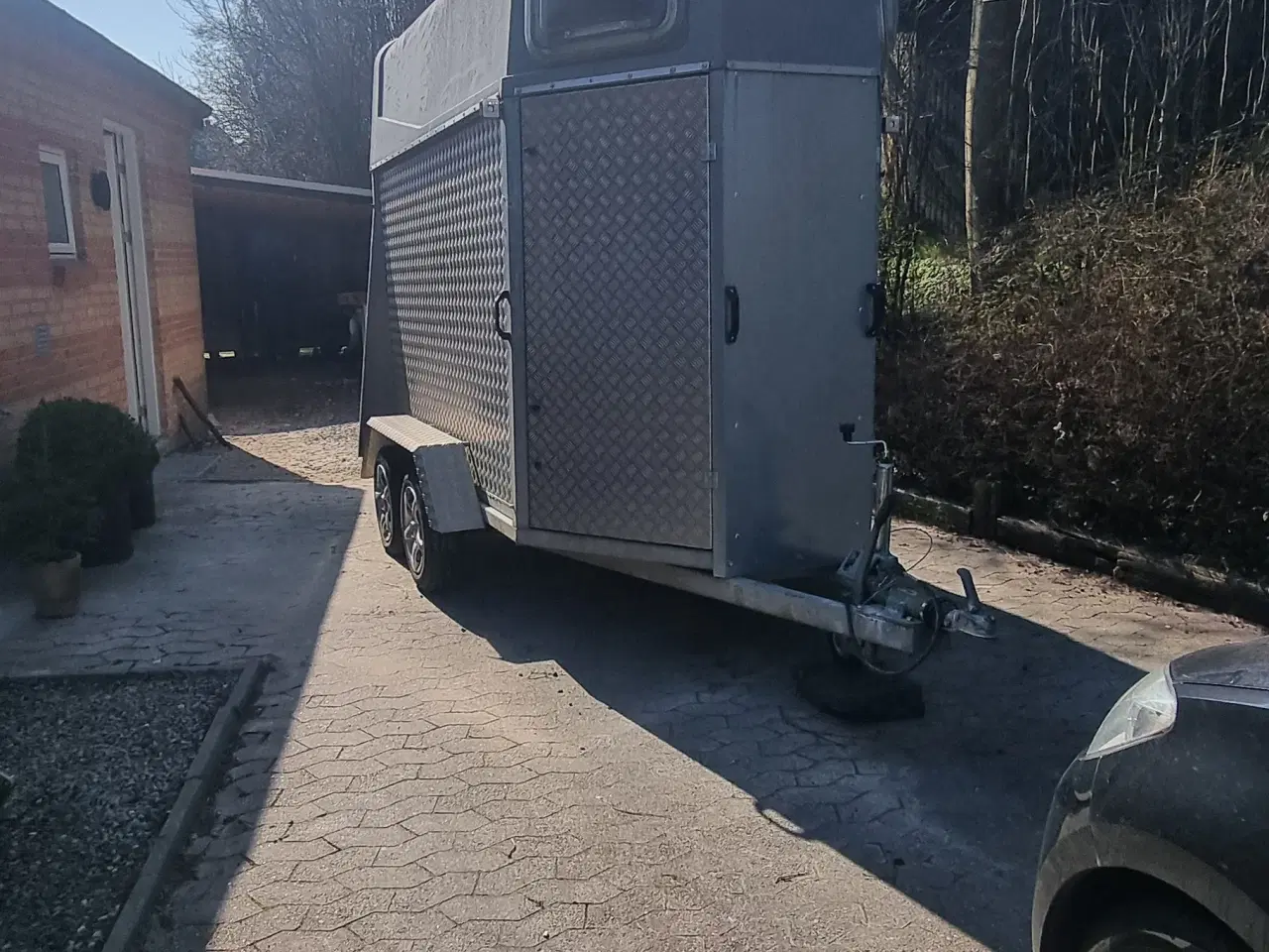 Billede 1 - Hestetrailer ombygget til MC-brug 