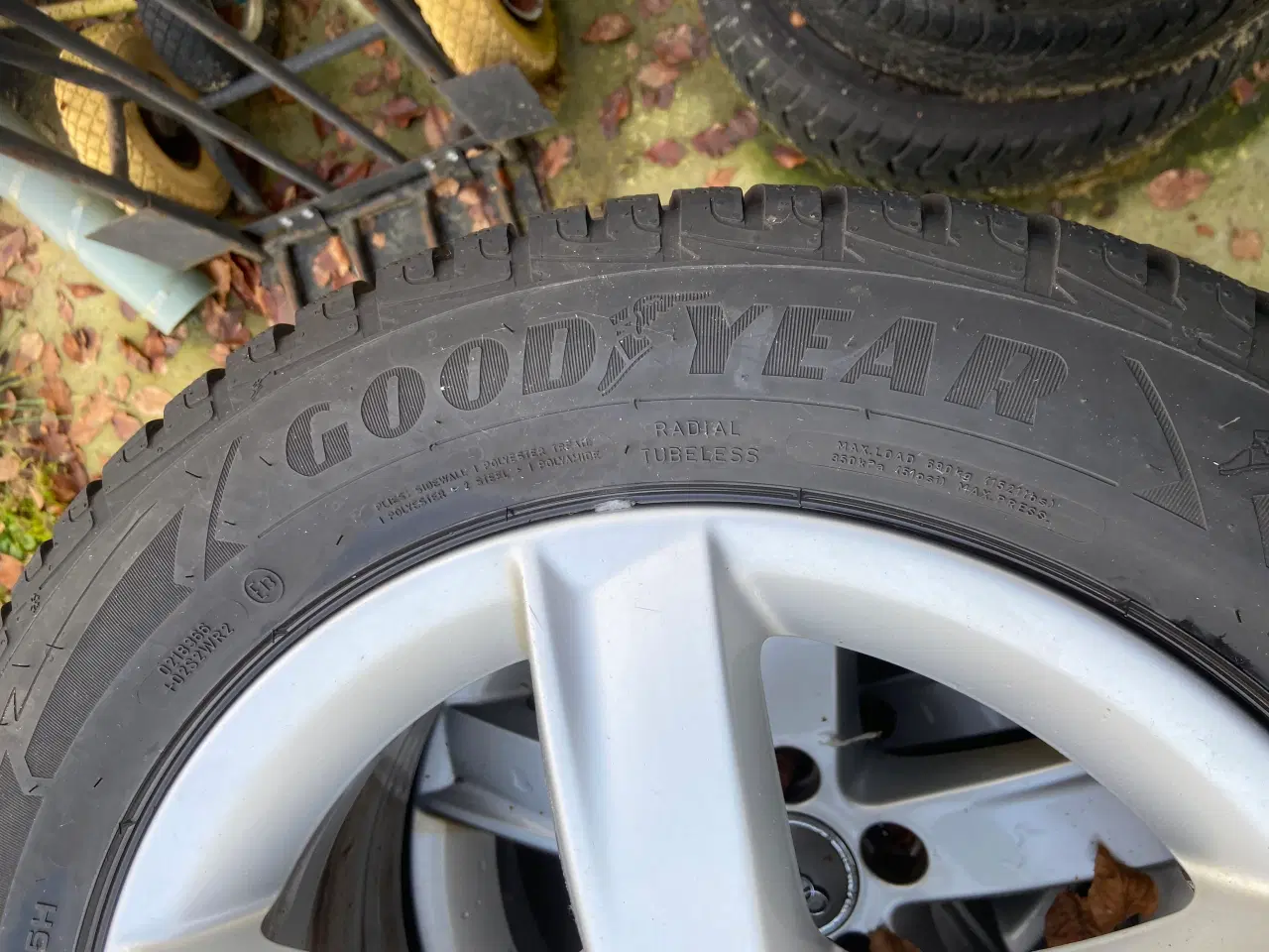 Billede 2 - Meget fine Audi alufælge med næsten nye vinterdæk 