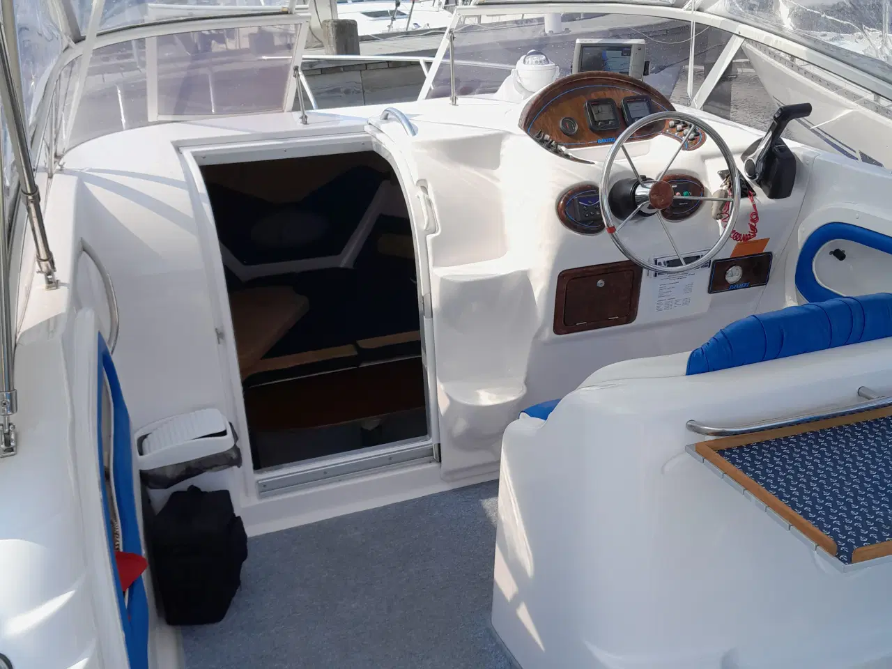 Billede 10 - Fin kabinebåd med næsten ny Yamaha 225hk outboard