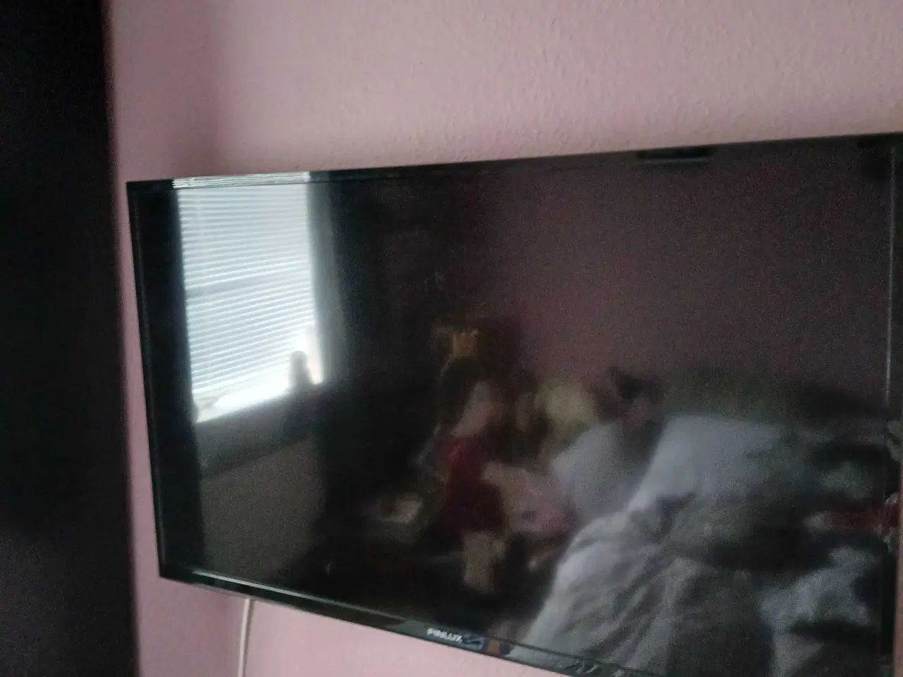 Billede 1 - Sælges fladskærm tv. Med fjernbetjening. 