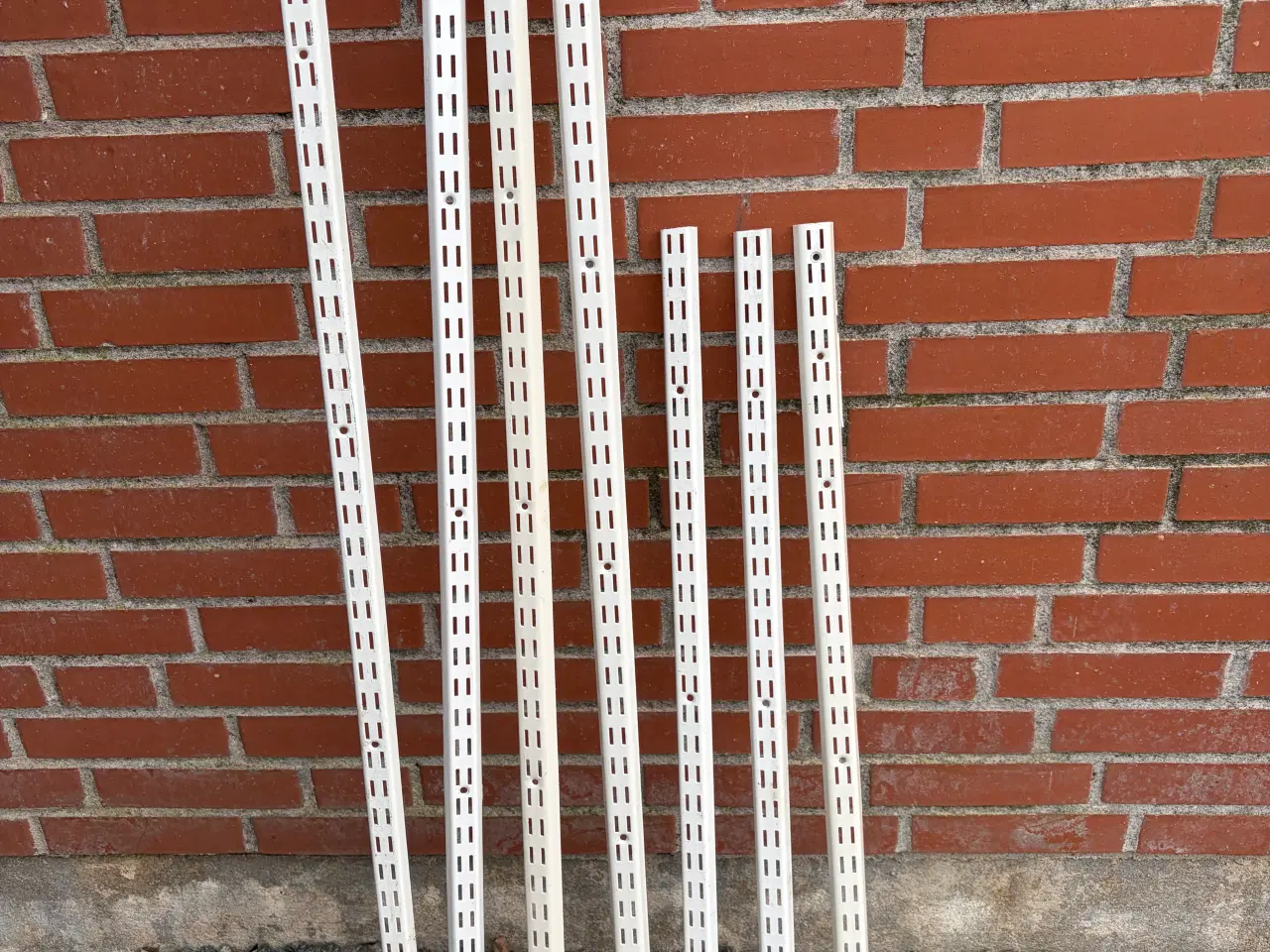 Billede 1 - Vægskinner til hyldeknægte