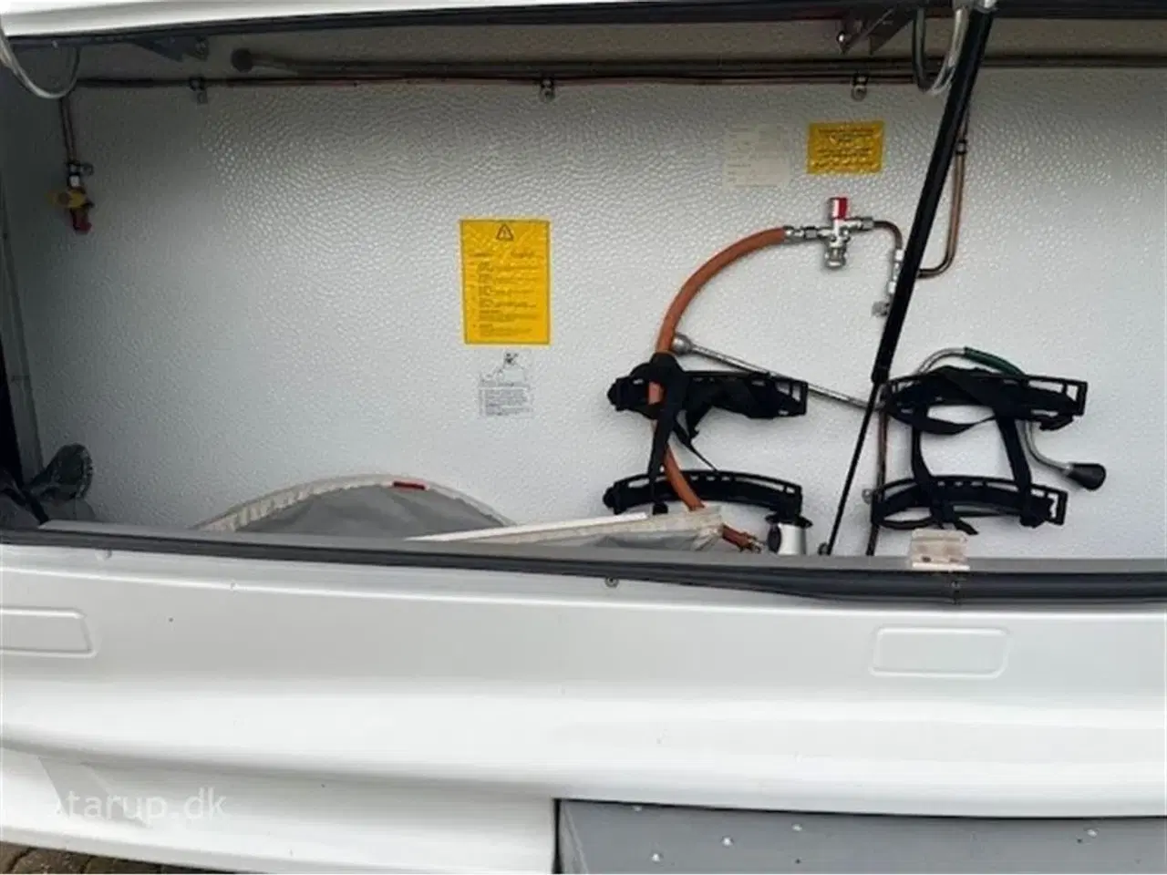 Billede 6 - 2014 - Kabe Royal 590 ETDL KS   Fortelt: Isabella Nordic 300, Truma XT mover, skind i siddegruppe, lysskinne, ALDE varme, vand båren gulvvarme, rundsiddegruppe, enkeltsenge