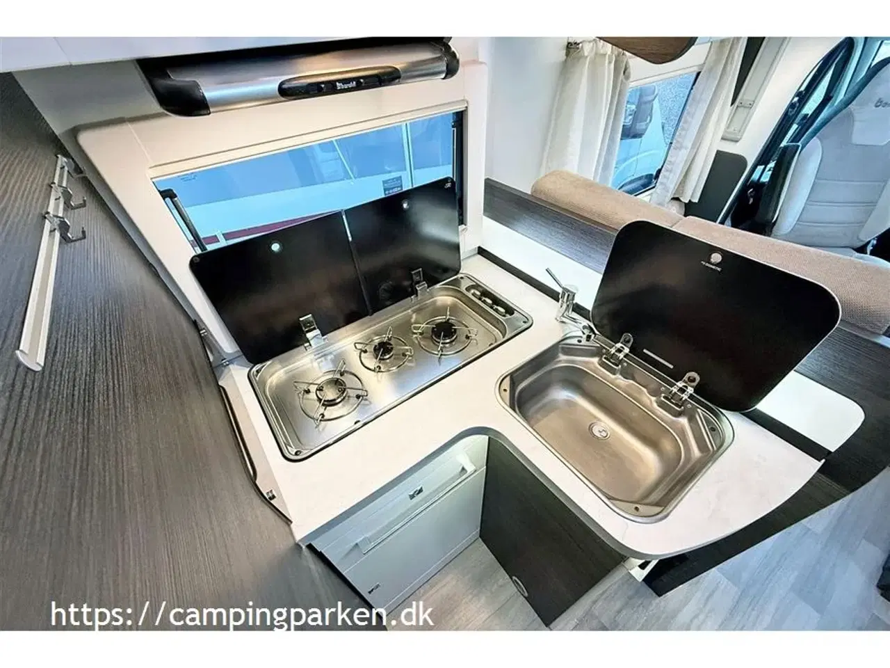 Billede 7 - 2021 - Benimar Mileo 296   Flot og velholdt camper med Queens bed