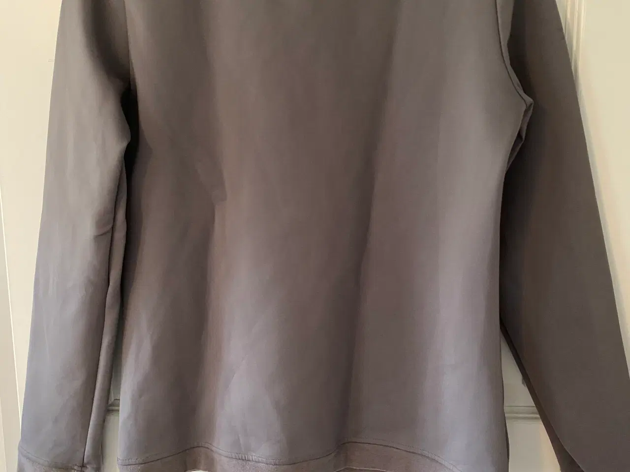 Billede 2 - Fager ridetrøje 