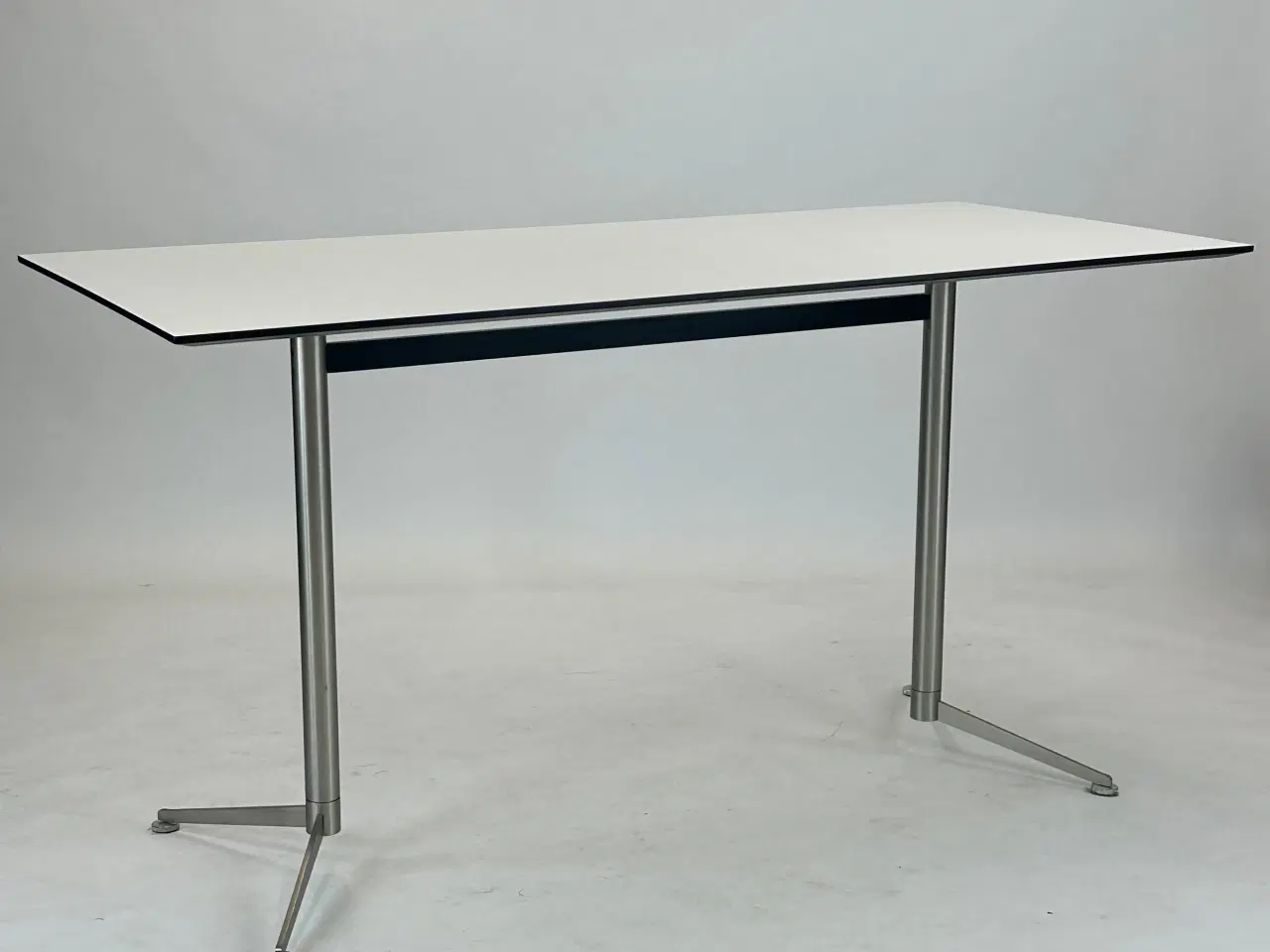 Billede 1 - Paustian Spinal Højbord – Hvid/Grå Stel 200x70 cm