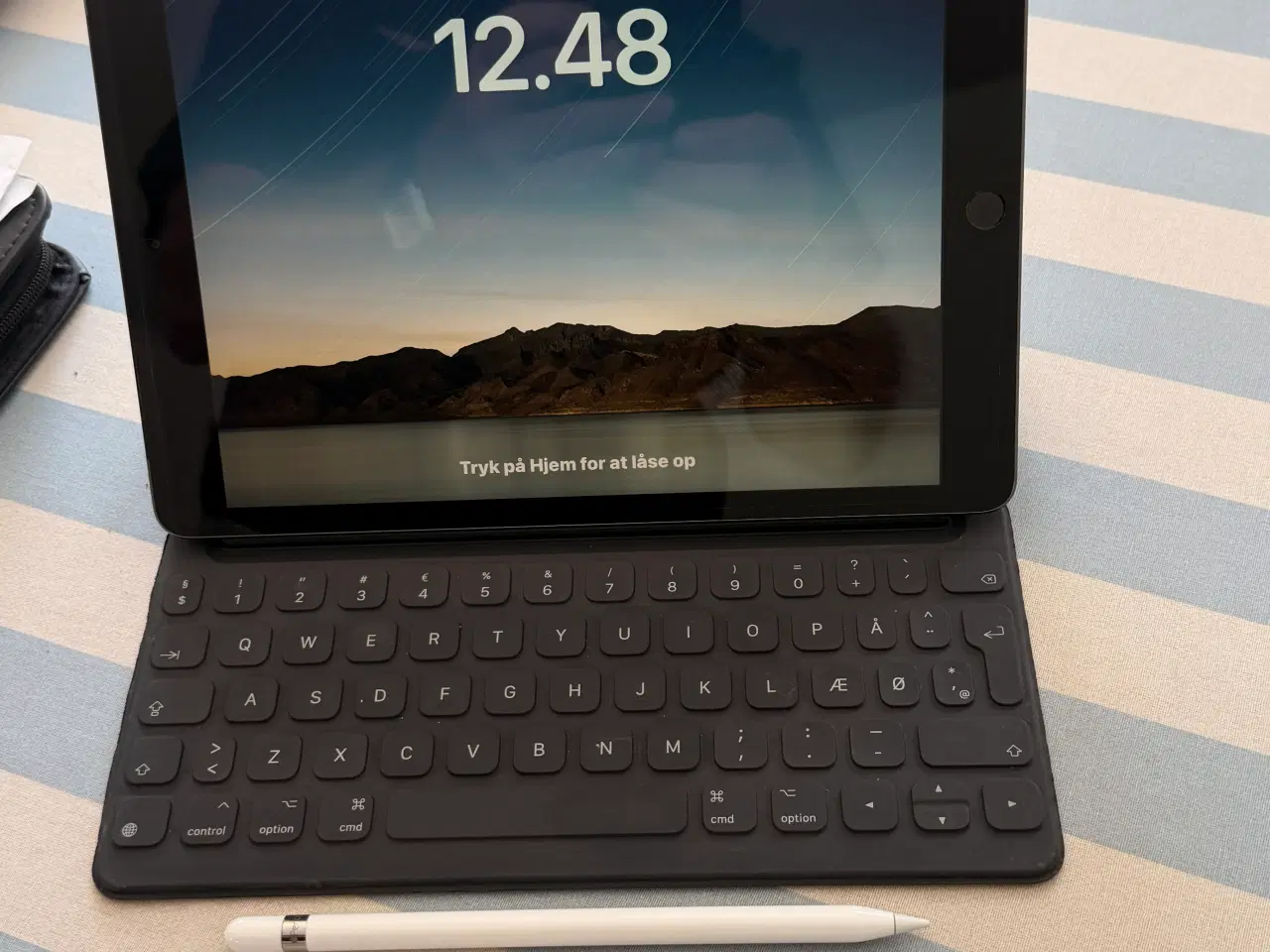 Billede 5 - Komplet iPad med tastatur, pen samt med sim kort