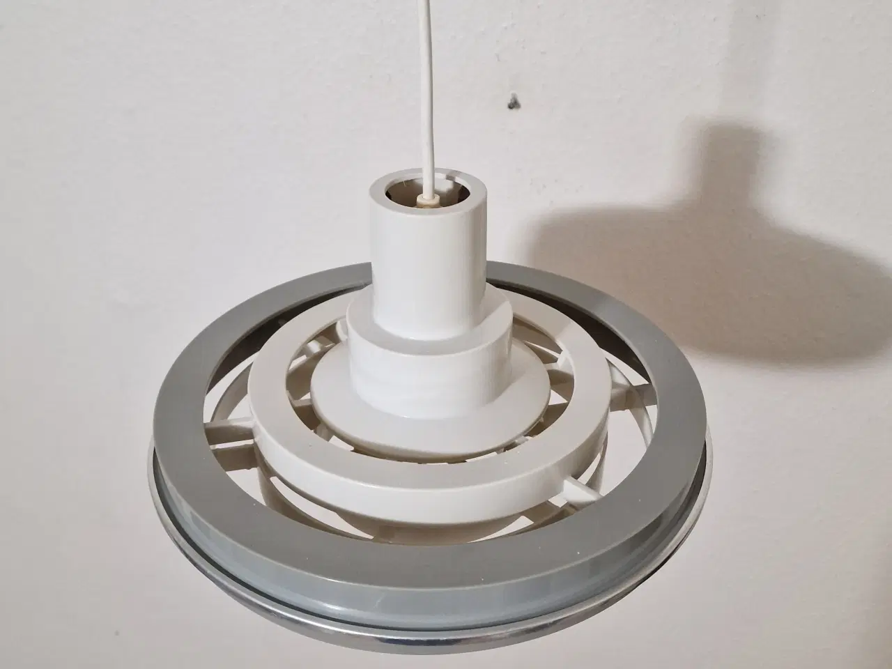 Billede 5 - Fed Space-Age pendel i plast fra 1970'erne.