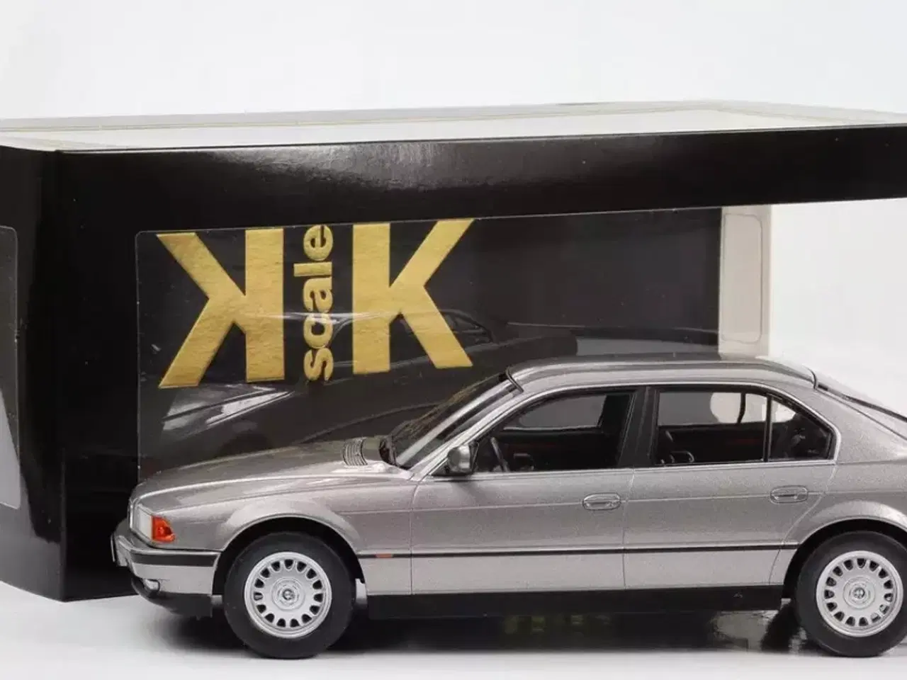 Billede 3 - 1:18 BMW 740i E38 1996