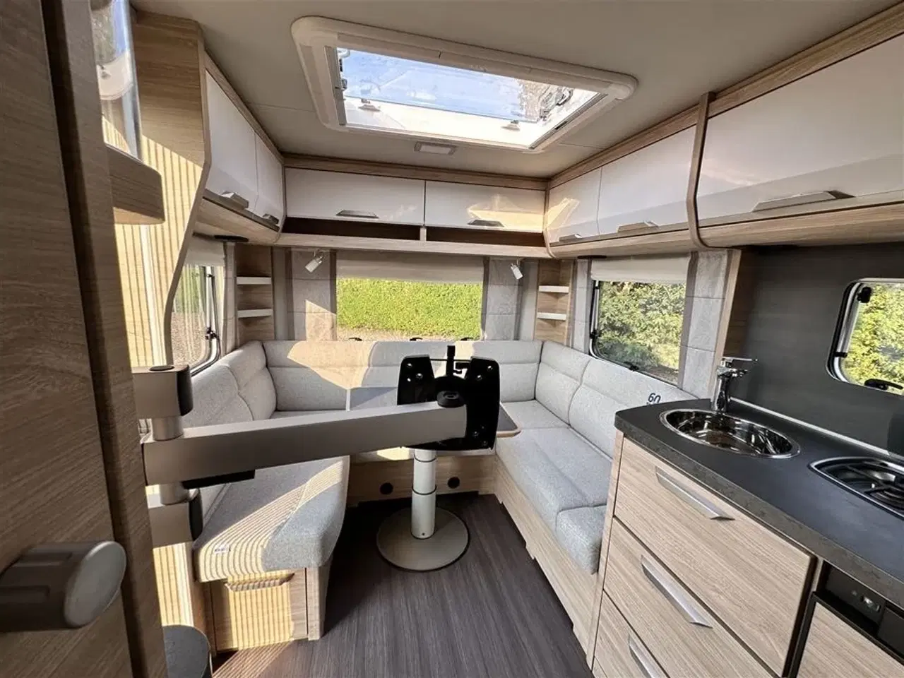 Billede 16 - 2021 - Knaus Südwind 450 FU "60 Years"   Flot campingvogn med telt og mover