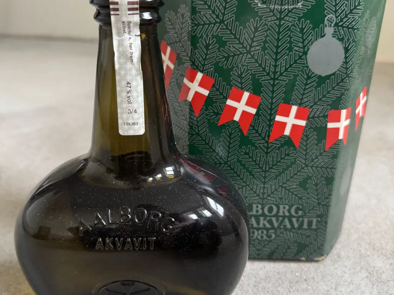 Billede 2 - Aalborg Jule Akvavit 1985 med original æske