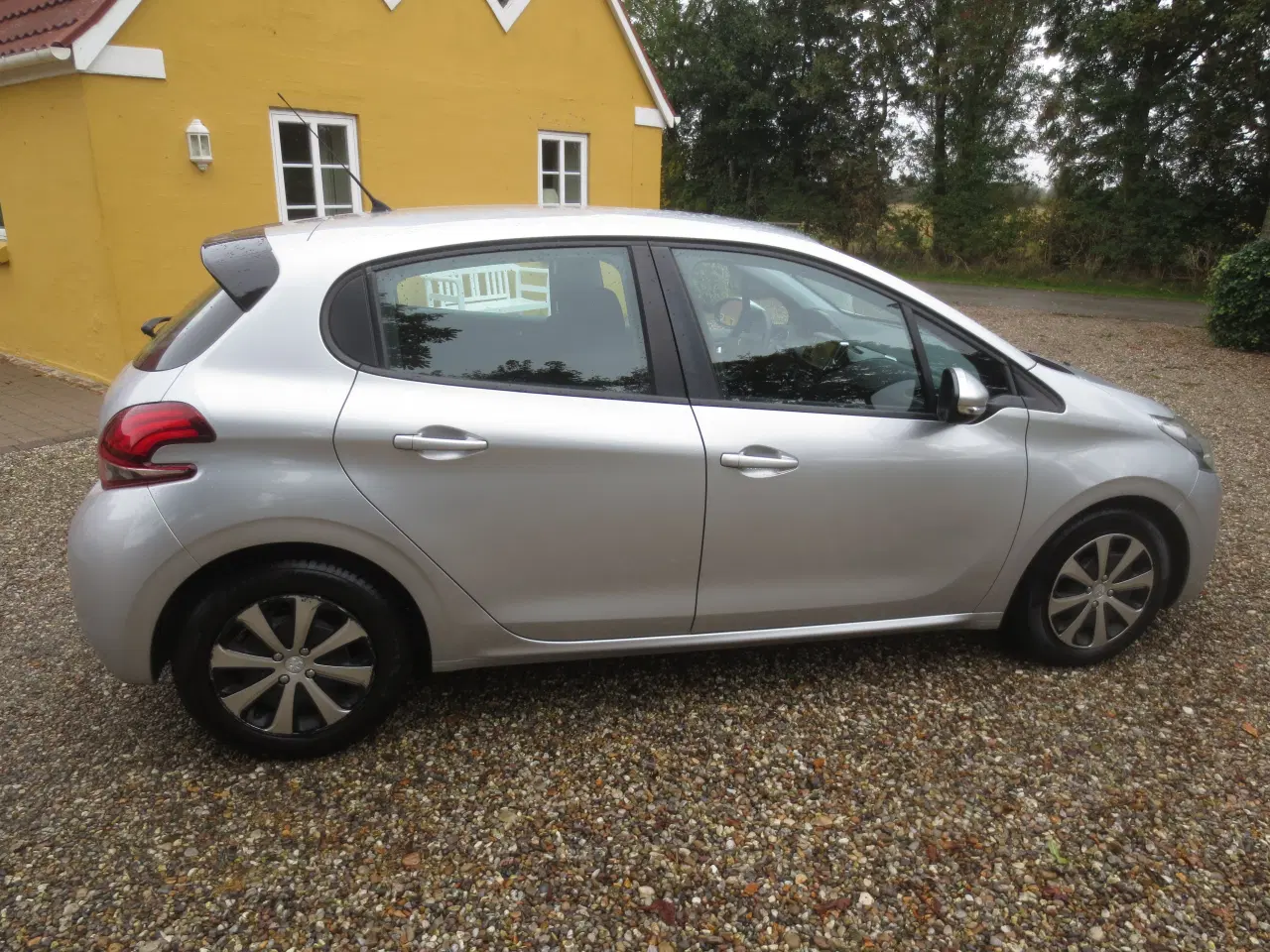 Billede 5 - Peugeot 208 1.6 HDi Blue år 2015. 