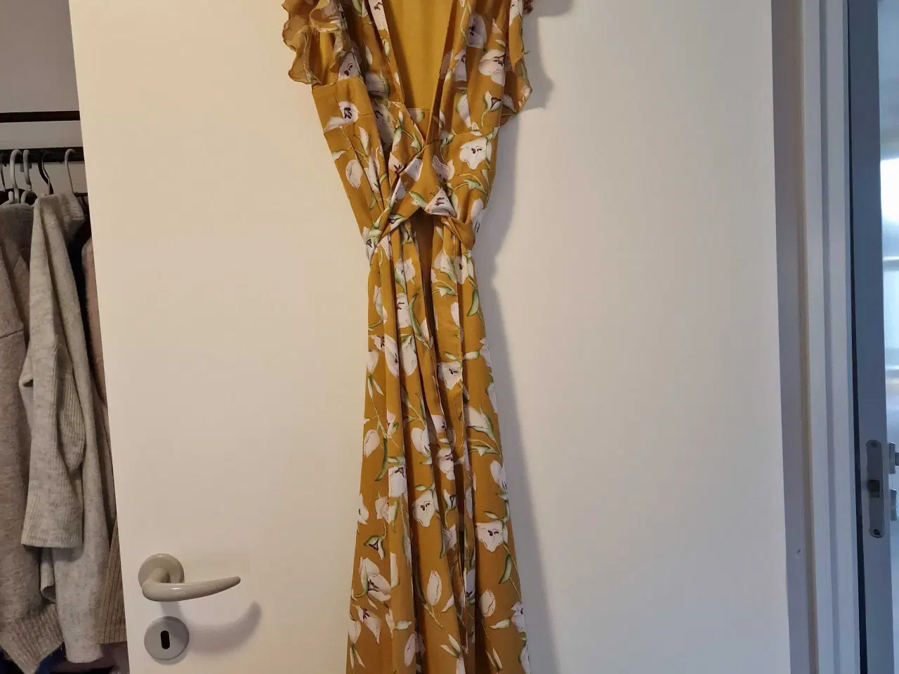 Billede 9 - Kjoler, nederdel og bluser sælges