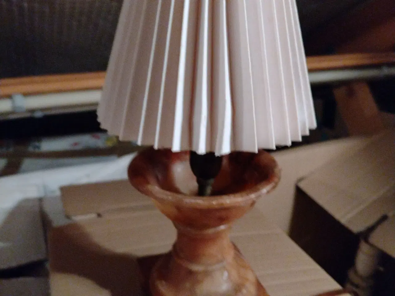 Billede 1 - rød/brun marmor lampe