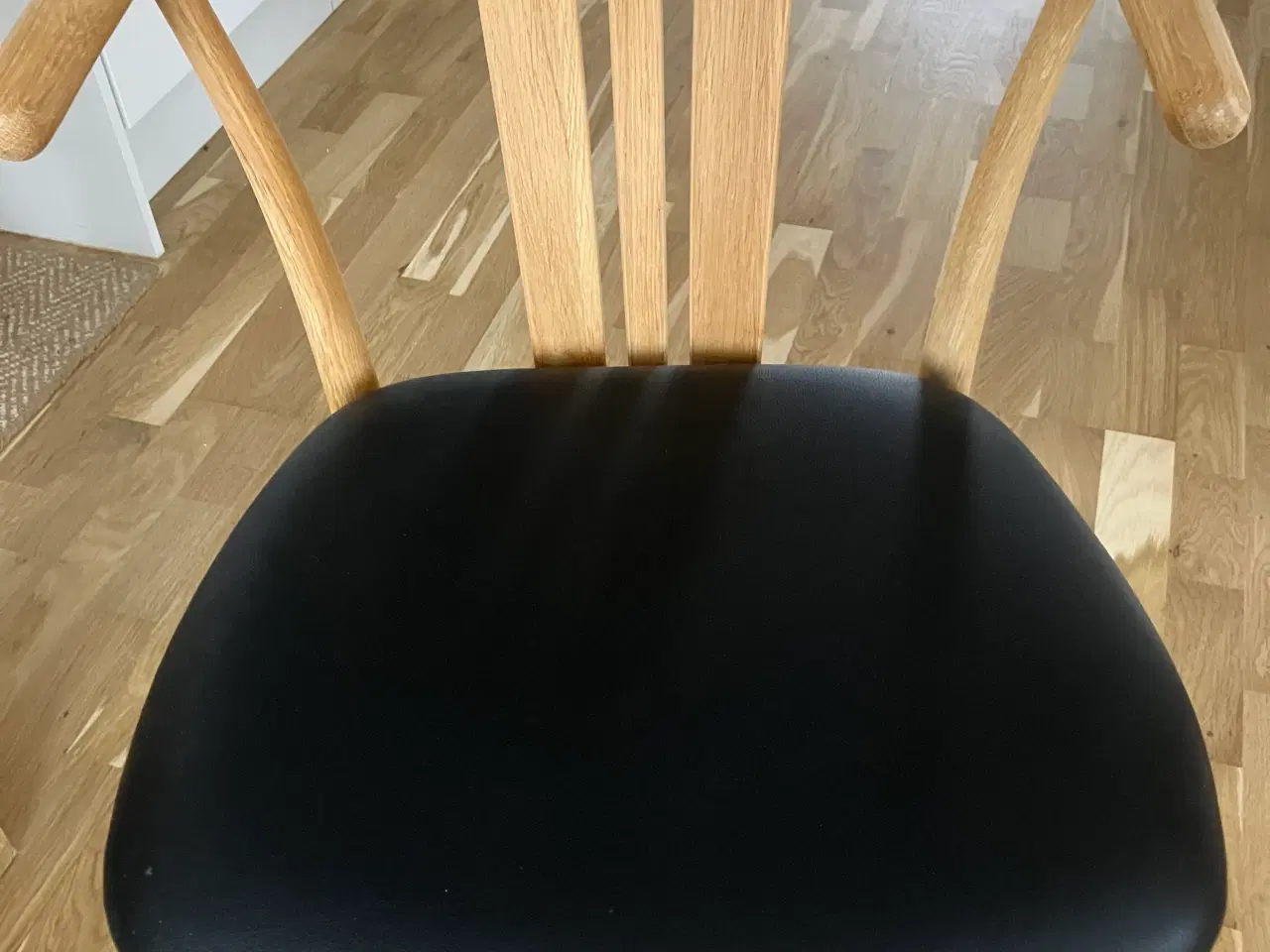 Billede 4 - Spisebord og 6 stole i massiv eg