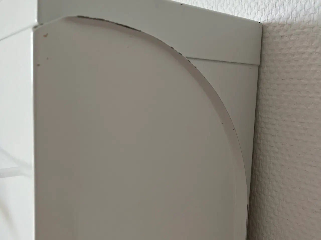 Billede 6 - Væghængt puslebord i hvid metal, BabyDan