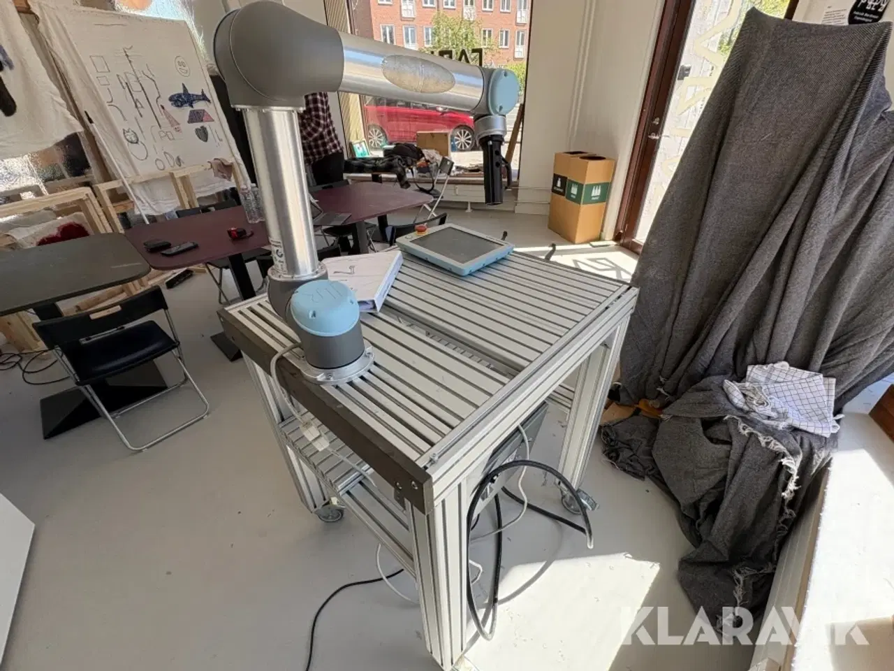 Billede 4 - Robot Universal Robot UR5/CB3 med rullebord