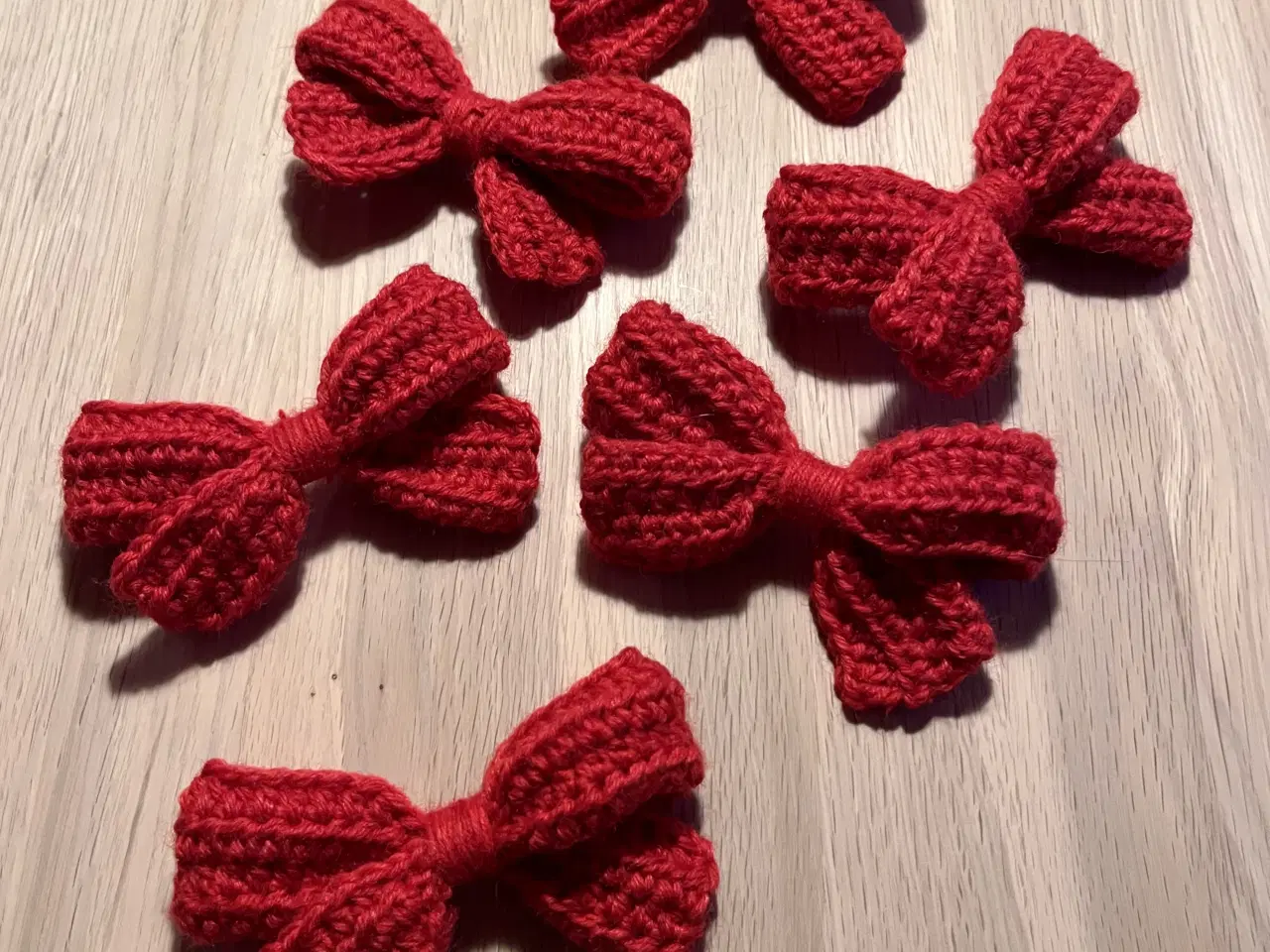 Billede 1 - 6 Håndhæklede Uldsløjfer