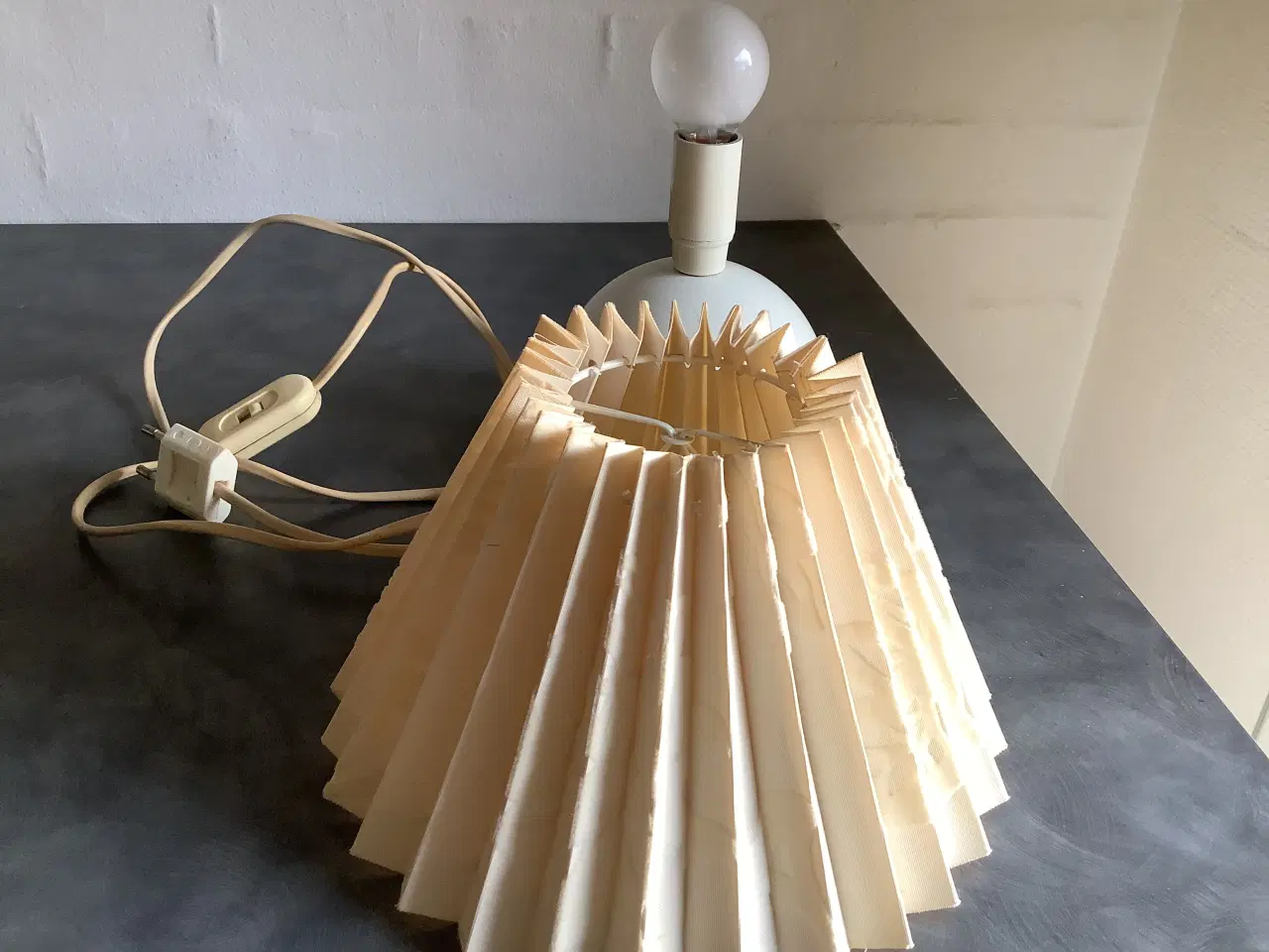 Billede 2 - Danalux kugleformet bordlampe Retro med skærm